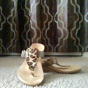 NWOT Vionic wedge Leopard neutral size 8M